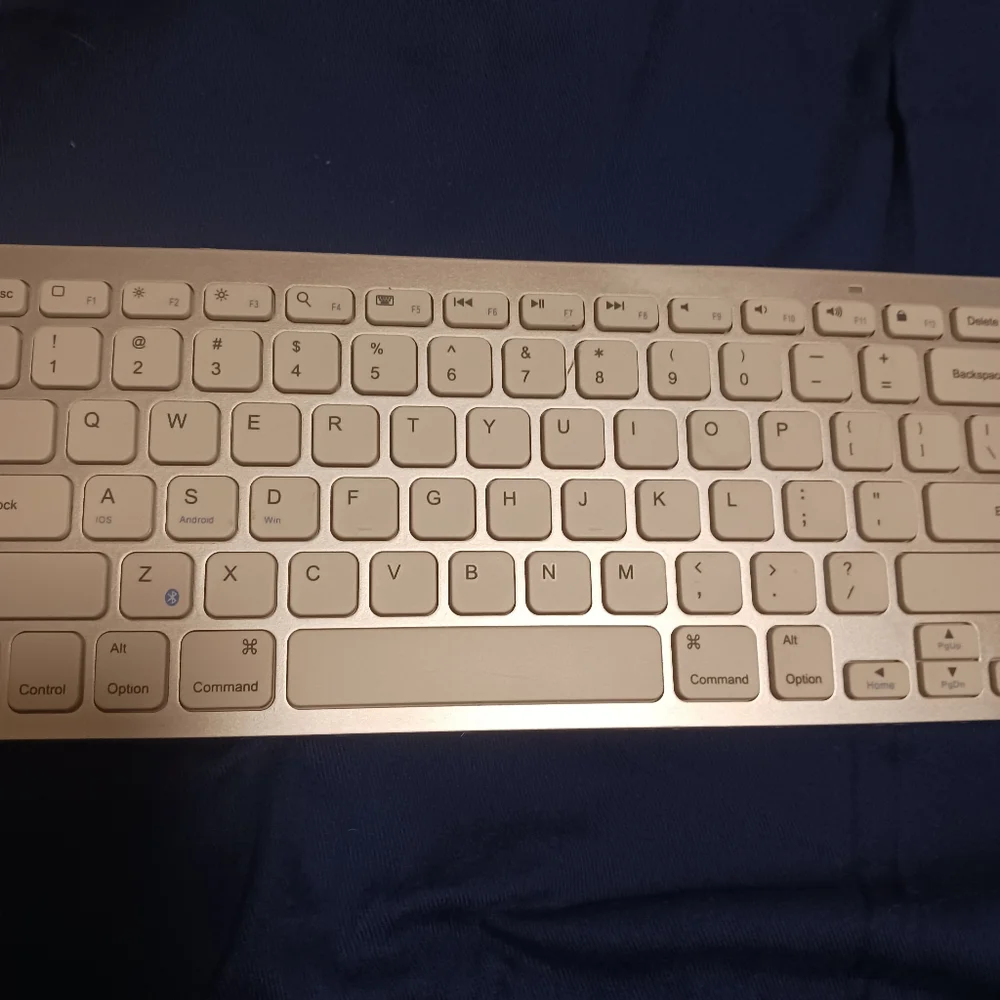 ANKER ultra compact Bluetooth keyboard  modelA7726